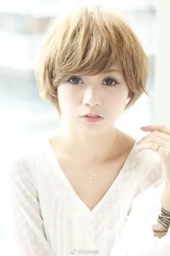 圆脸微胖适合什么样的发型三种短发显脸小又减龄好打理又时尚