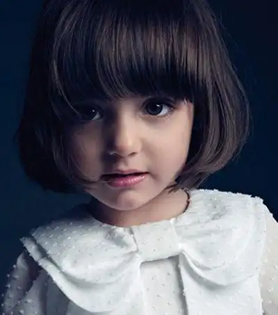 小女孩平刘海沙宣头短发