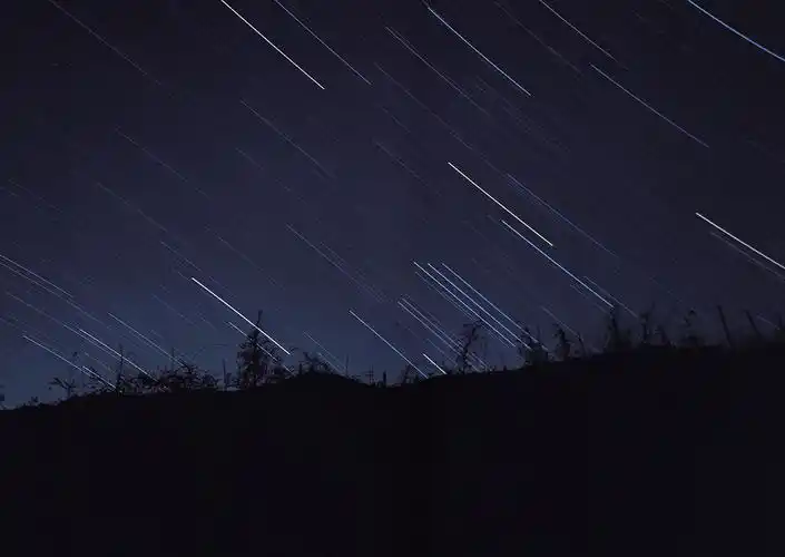 流星雨,夜晚,星空,自然风景,壁纸美丽的流星雨