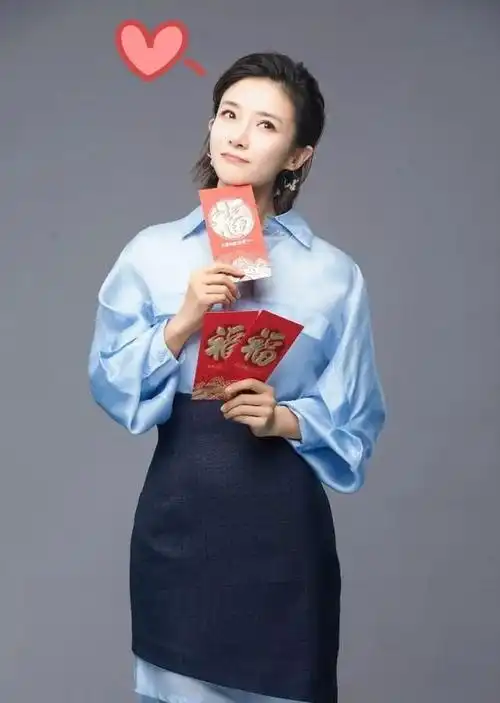 主持人大赛蔡紫夺冠,长相气质像董卿,穿衣端庄大方狂吸粉