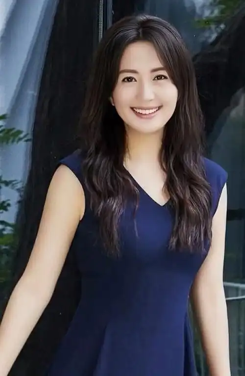 杨童舒粉嫩佳人明艳写真,优雅迷人!__财经头条