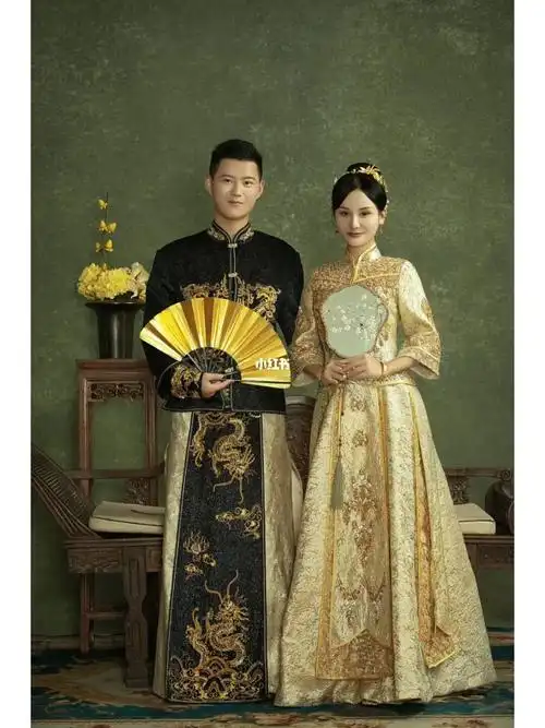 婚纱照第三套秀禾服