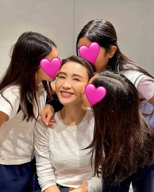 52岁黎姿56岁吴婉芳看过这些阔太近照终于懂得什么叫岁月不败美人