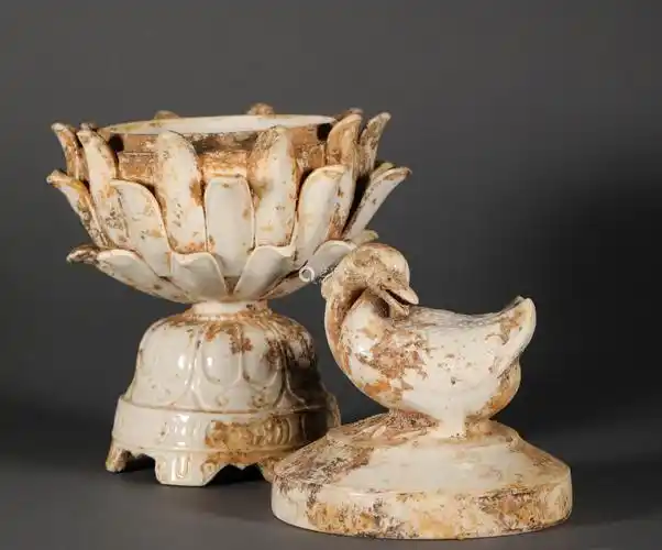 whitekilnlotuslampfromsong宋代白瓷莲花瓣熏炉