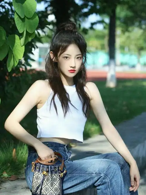 星动toryburch演员吴佳怡