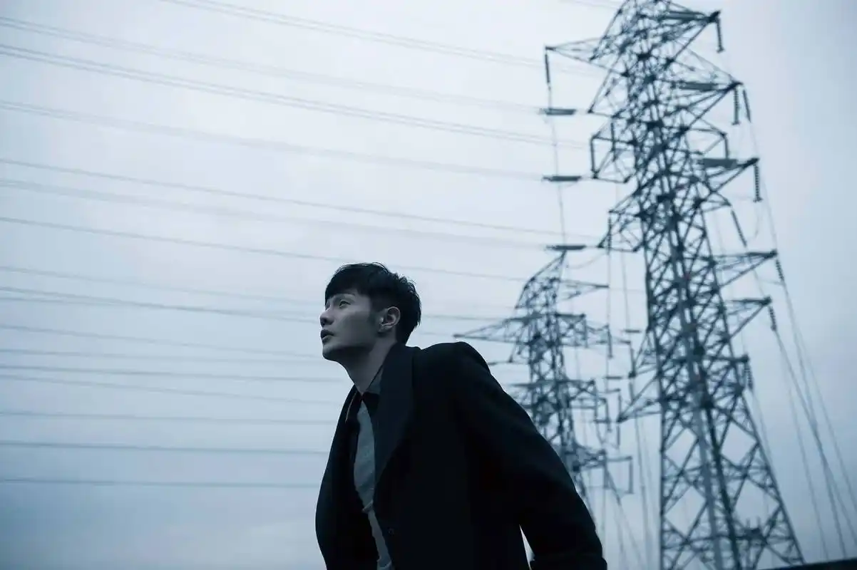 李荣浩:歌中透漏着种种情绪,歌谣更将游子在外的憧憬展漏无疑