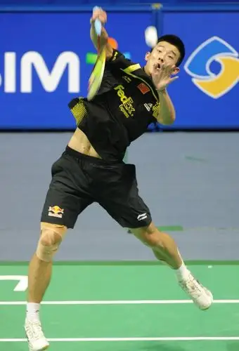 图文-中国羽毛球大师赛男单决赛 谌龙跃起扣杀