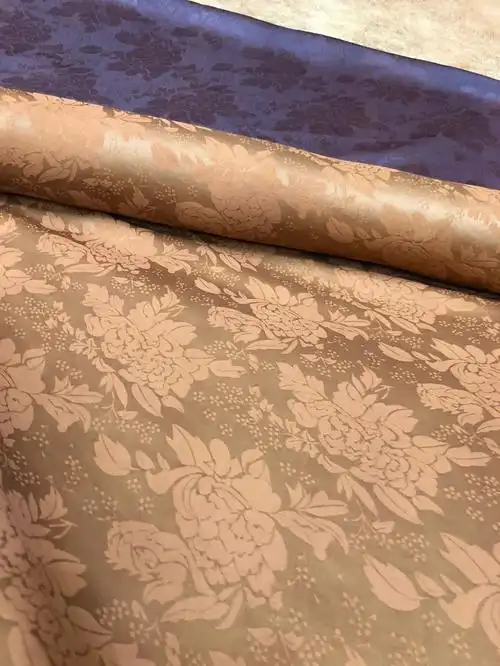 香云纱面料  交织双面提花红莨染色莨绸,两面可用颜色漂亮,门幅110