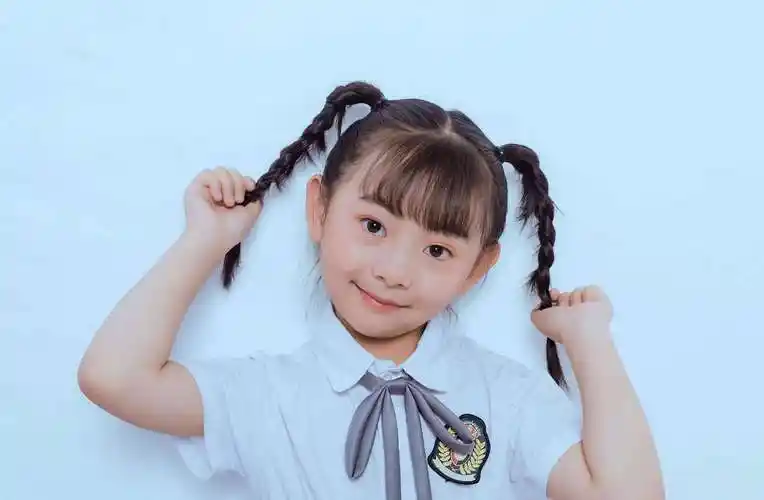 摄影师沐沐的儿童摄影作品《小辫子》