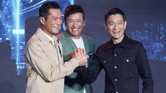 有人说,香港娱乐圈有慈善"四大天王",他们分别是周润发,成龙,刘德华和