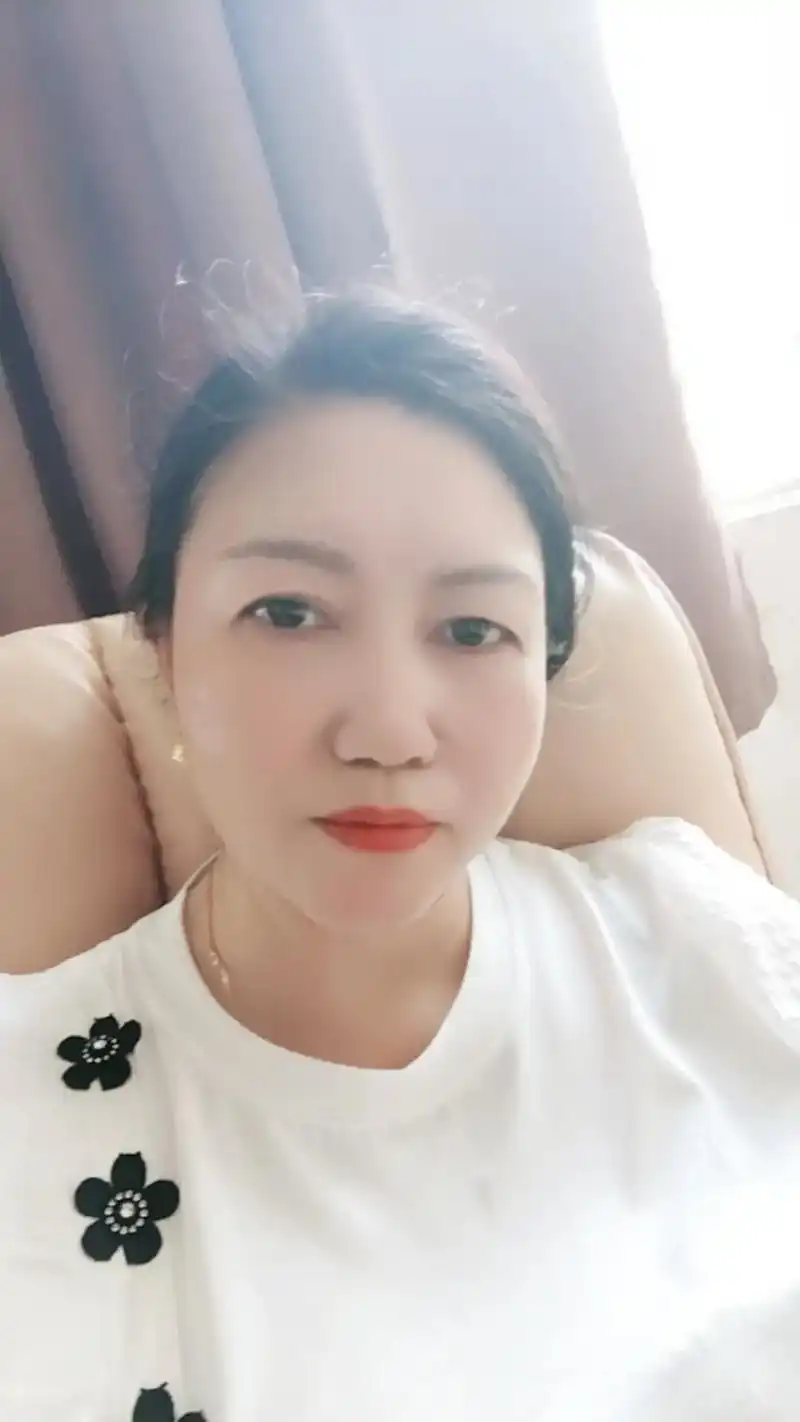 抖音图文来了.不用特效美女瞬间变大妈,我还是喜欢我自己.虽然 - 抖音