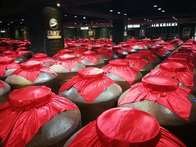 洋河酒厂是中国著名的白酒生产基地离宿迁市区距离不近这个酒厂开放了