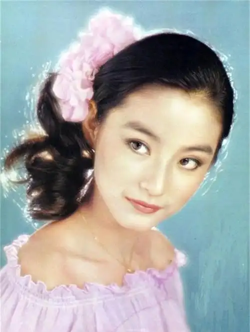 一代佳人林青霞大胆晒素颜照皮肤松弛不敢认美人终敌不过时间