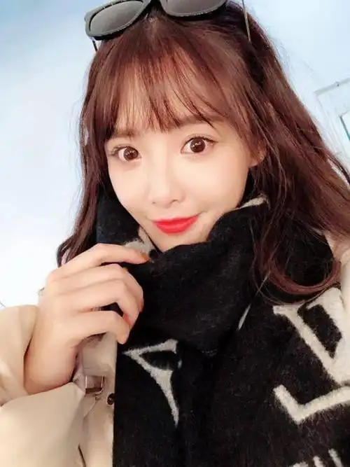 出生于广西柳州的兔子牙,拥有与生俱来的甜美可爱嗓