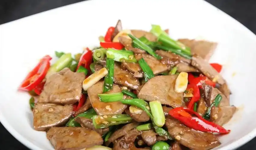 家常小炒猪肝猪肝鲜嫩开胃下饭在家也可以做出饭店的味道