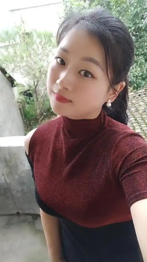 快要憋疯的你#自拍一张!农村女孩