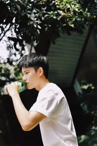 没人搬这套写真吗胡先煦太好看了听风哥哥yyds