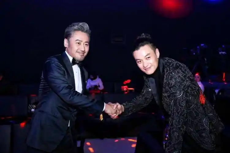 gq年度人物盛典周一围获年度最受期待男演员奖