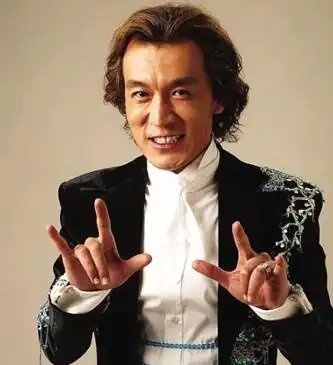 《好声音》的华少因为超快的口播语速被称为"中国好舌头",此次换李咏