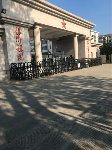 热烈祝贺中国人民解放军94969部队加油站伸缩门安装已完成