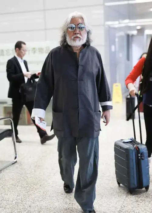 张纪中个人资料简介:娶小31岁的娇妻,岳母小自己11岁,72岁也要尽孝心