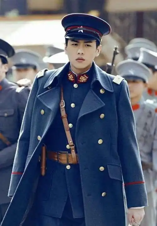 有饭娱乐 2天前 我要分享 军阀装,是民国时期军阀们特有的戎装,服挝