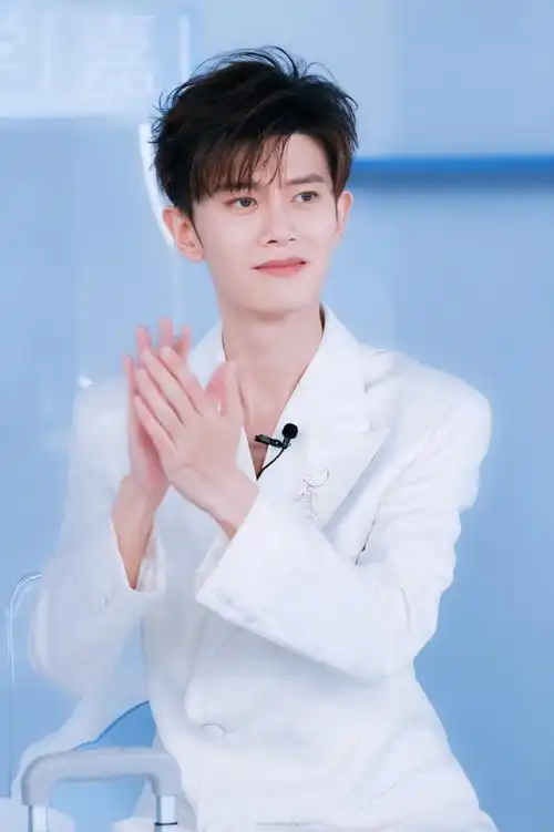 欧诗漫品牌代言人任嘉伦#超可爱 超宝~ 0603