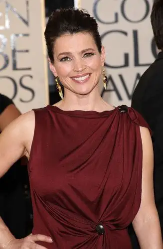 朱莉娅·奥蒙德 生活照 - mtime时光网