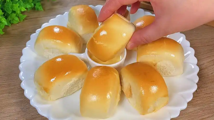 今天花了三块钱买了一包奶香小馒头,用空气烤箱烤了一下,孩子特别喜欢