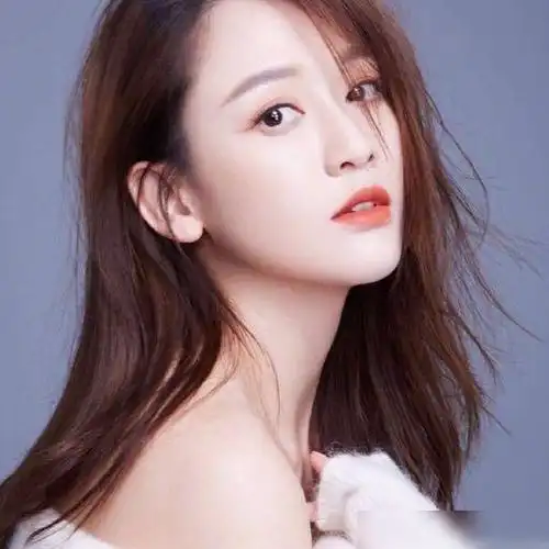 11月27日晚上10点多,微博上有126万粉丝的女艺人沈佳欣,公开质疑钟