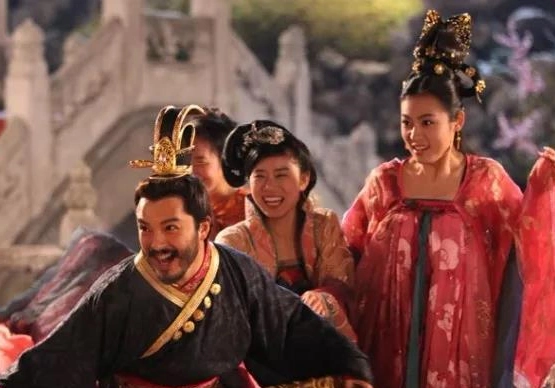 古代皇帝都有三宫六院七十二嫔妃总共加起来有多少后宫