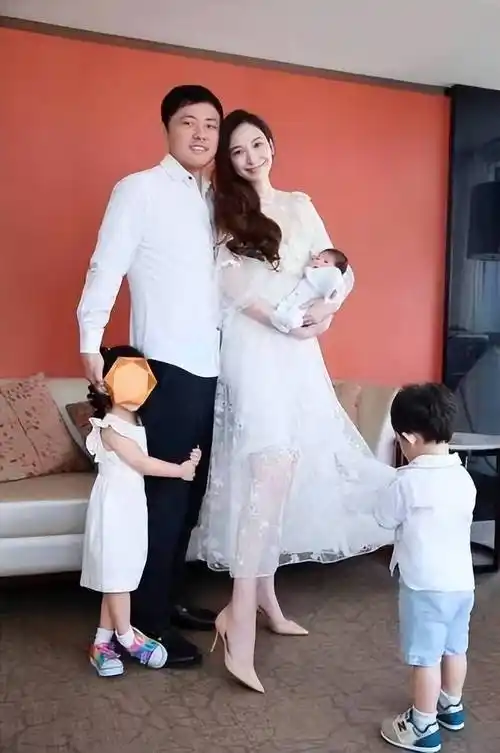 女星豪门梦碎,先是安以轩,现在轮到吴佩慈_纪晓波_富豪_孩子