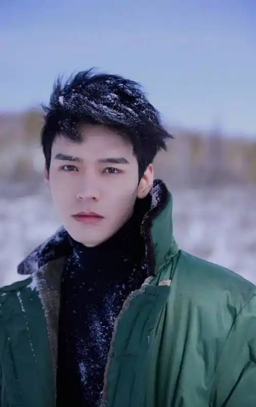 张雨绮代y的瓜?章子怡给雷佳音抬咖? 龚俊八连扑?黄多多正式进圈了?