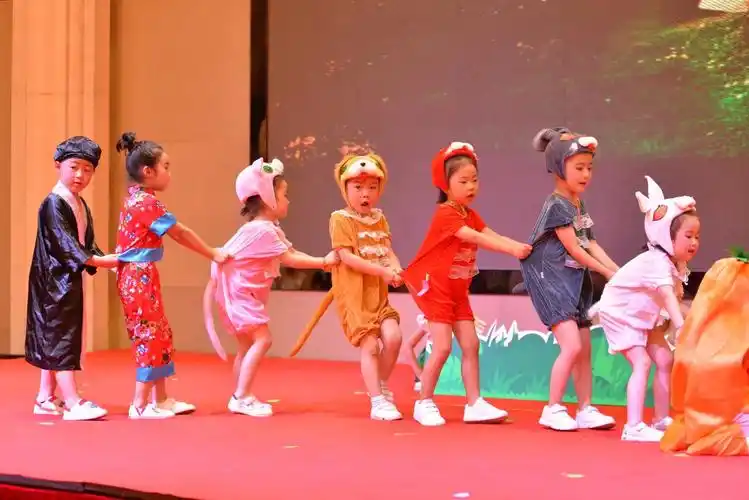 靖江市七色花实验幼儿园——"夏之潮"艺术节暨托班宝贝毕业典礼