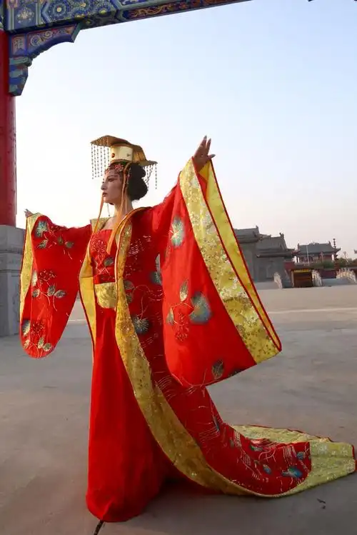 武则天(公元624年-公元705年),名武曌,中国历史上唯一的正统的女皇帝!