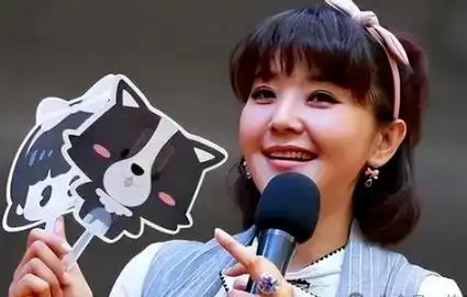 婚后不久,方琼就诞下了爱情结晶杨浩森,正巧此时她一直主持的节目