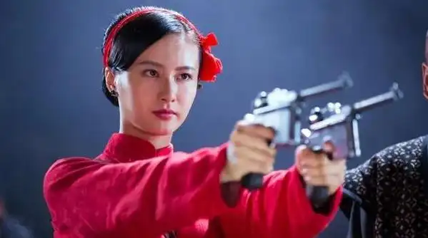 这部电视剧,由万潼,万思维,姜艺声等主演,讲的则是历史上的大西南剿匪