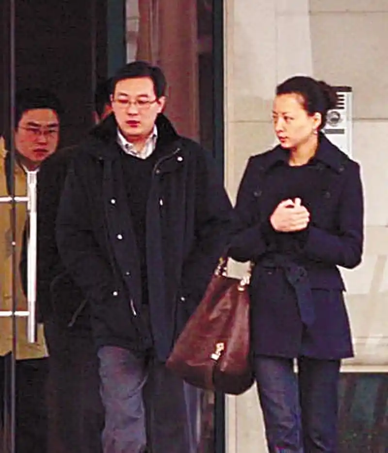 2009年,密春雷对妻子金晶说:"我今天必须和你离婚,给董卿一个名分,我