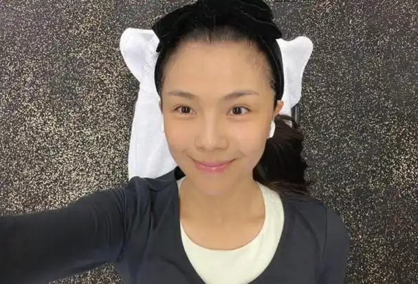 45岁刘涛晒素颜照,这一次,大家都不"惯"着她了!