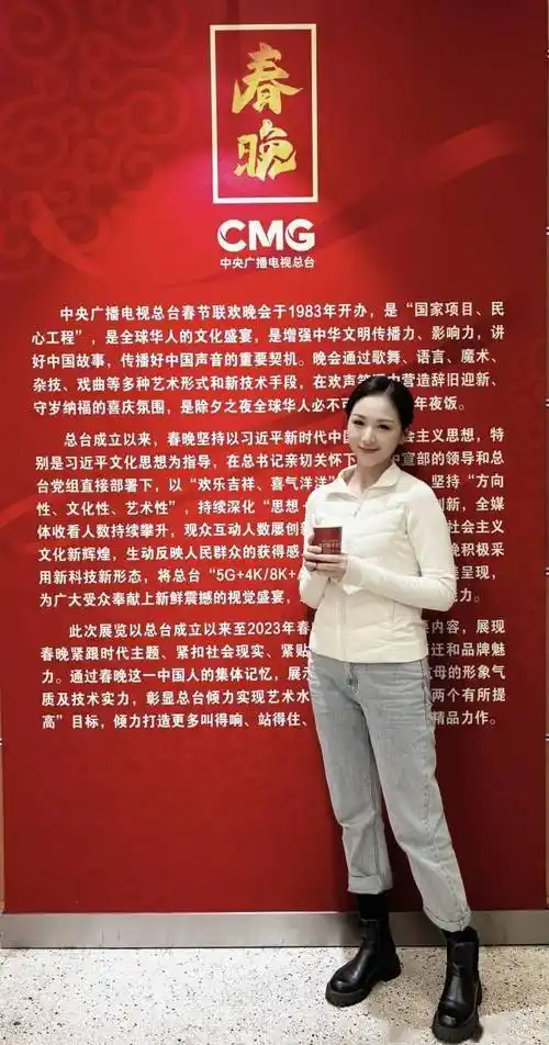 "邱莫言"何青青:看了我和陶慧敏老师的《采茶舞曲》,春晚找到我_表演