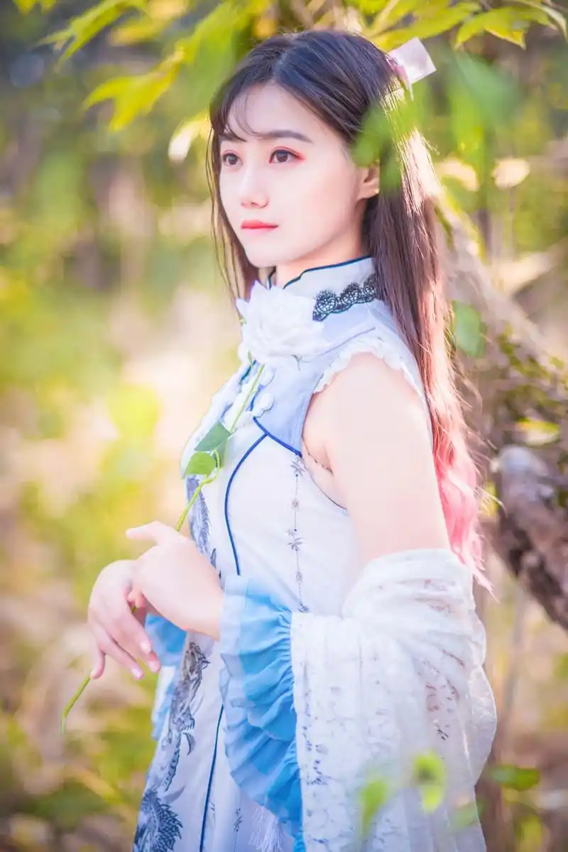 长发美女仙气十足唯美梦幻写真图片