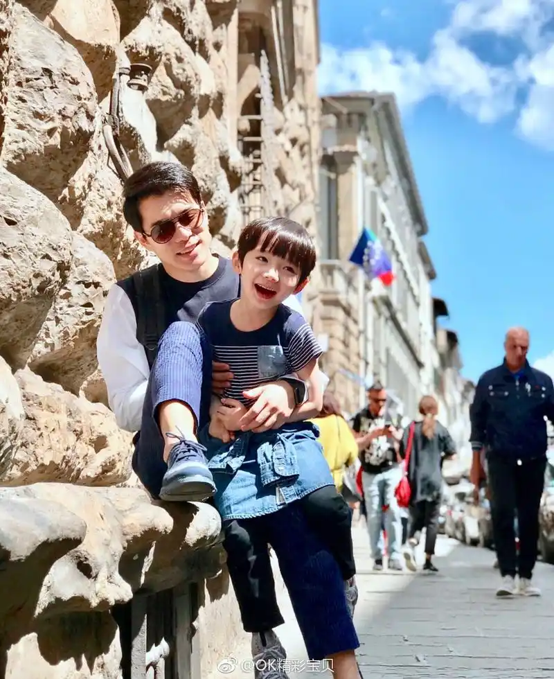 苏打绿的吉他手刘家凯成宠娃狂魔