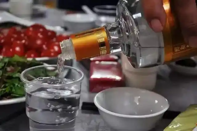 斟酒倒酒看完这篇就懂了