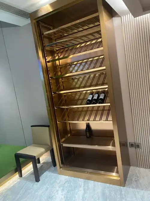 不锈钢酒柜按照客户要求来做的