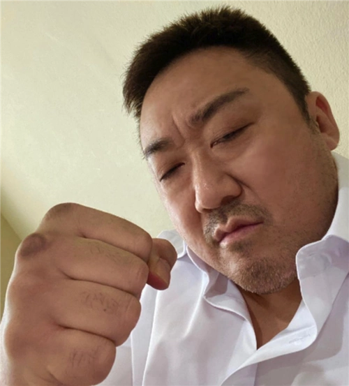 中年大叔的自拍照 正被网友们拿去当头像 必须要凶悍 - 健康生活网