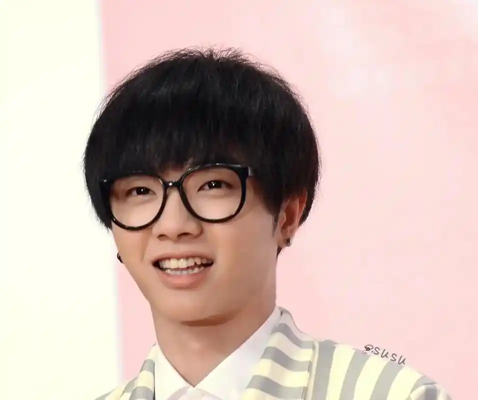 华晨宇口罩下戴面膜被吐槽假精致,当了孩子爸后,还是没有阳刚气