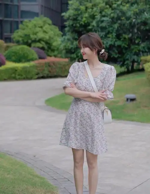 微胖女生的夏日穿搭,色彩搭配与风格是重点,穿对款式显瘦又减龄