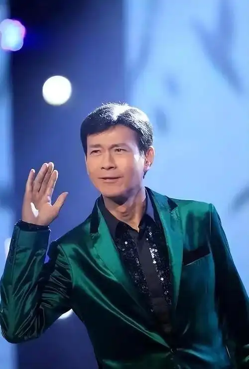 郑少秋金庸题字赞美周润发专门感谢他出道50年依然玉树临风