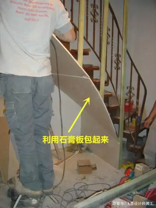 进门是悬空楼梯看着就不安全,我用石膏板包起来,还以为是现浇的