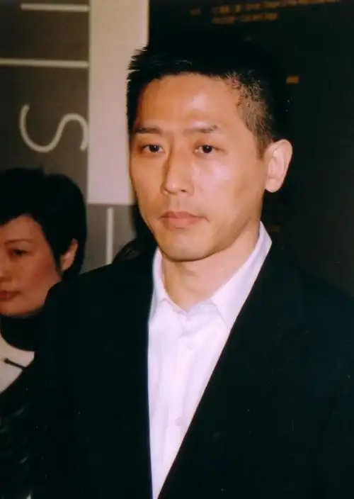 张国荣逝世16年后,唐鹤德近照,61岁孑然一身依旧帅气儒雅